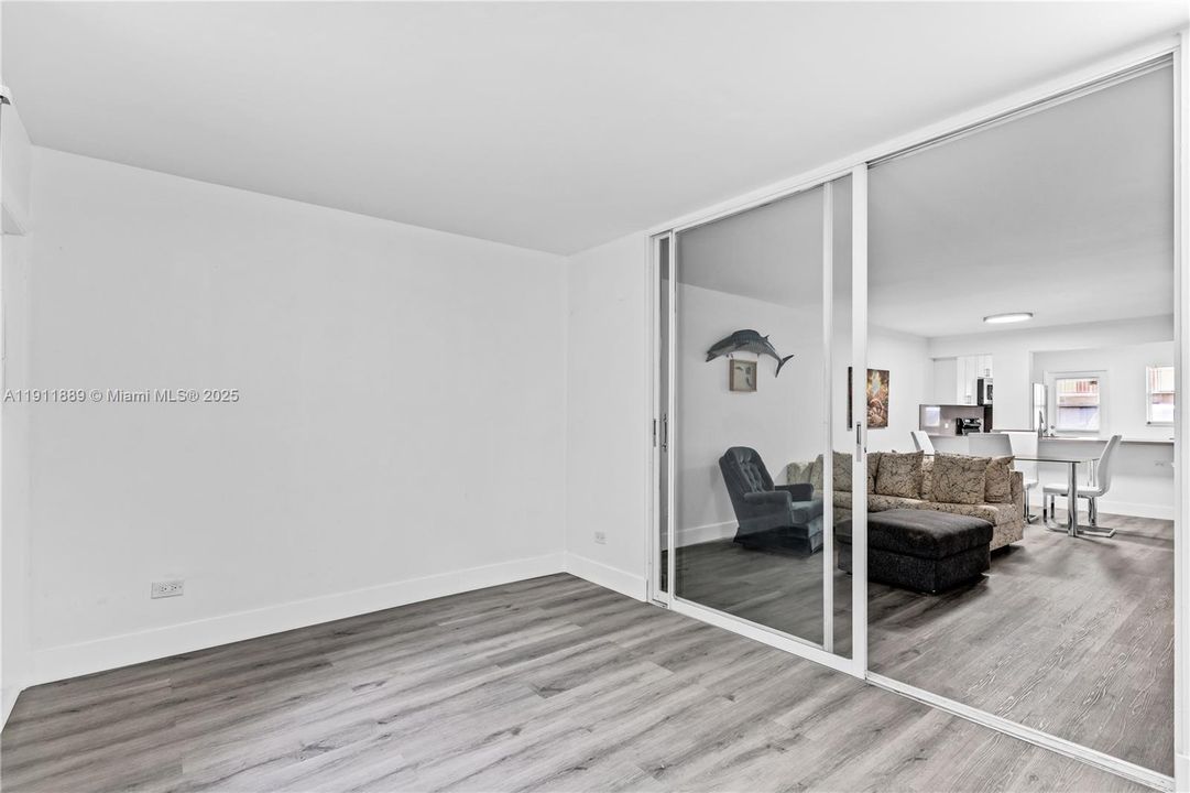 Active With Contract: $1,675 (1 beds, 2 baths, 1002 Square Feet)