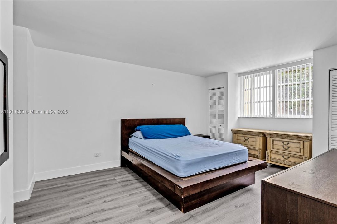 Active With Contract: $1,675 (1 beds, 2 baths, 1002 Square Feet)