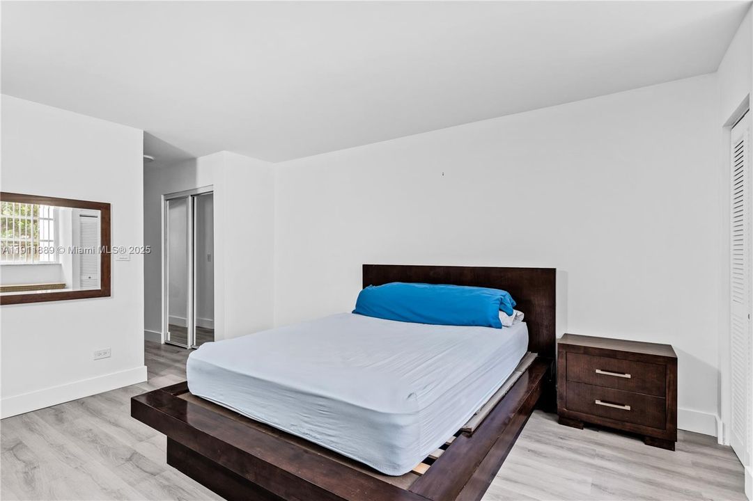 Active With Contract: $1,675 (1 beds, 2 baths, 1002 Square Feet)