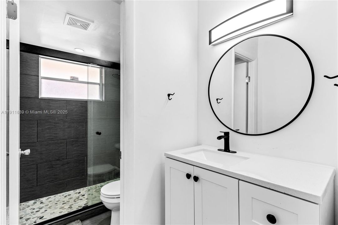 Active With Contract: $1,675 (1 beds, 2 baths, 1002 Square Feet)