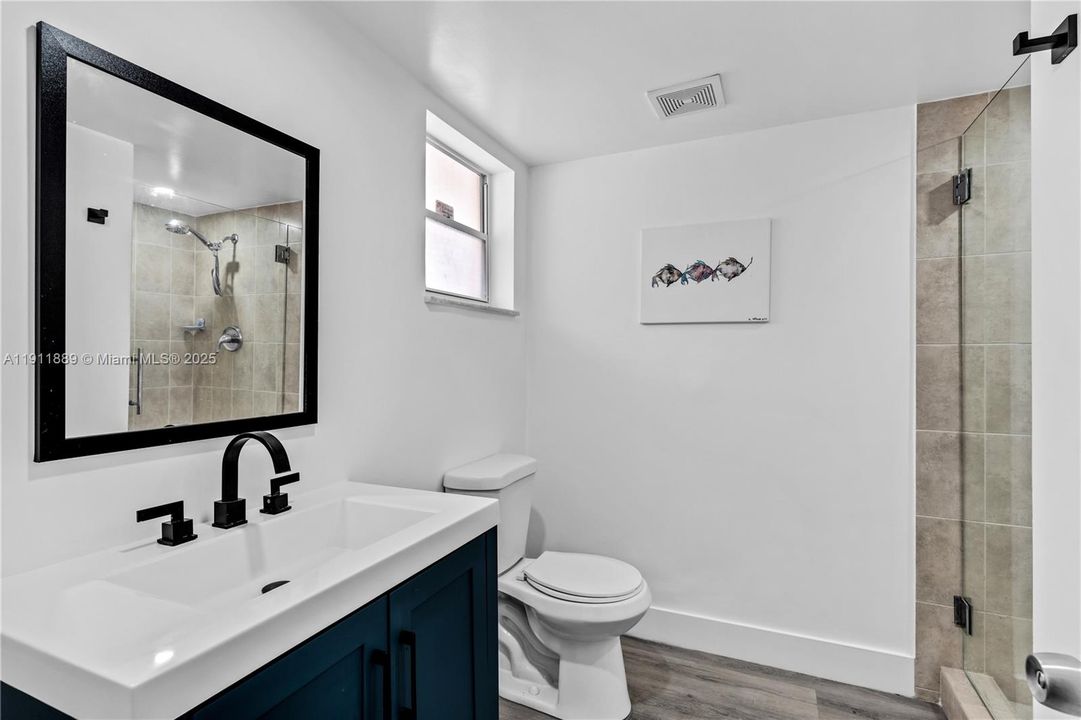 Active With Contract: $1,675 (1 beds, 2 baths, 1002 Square Feet)