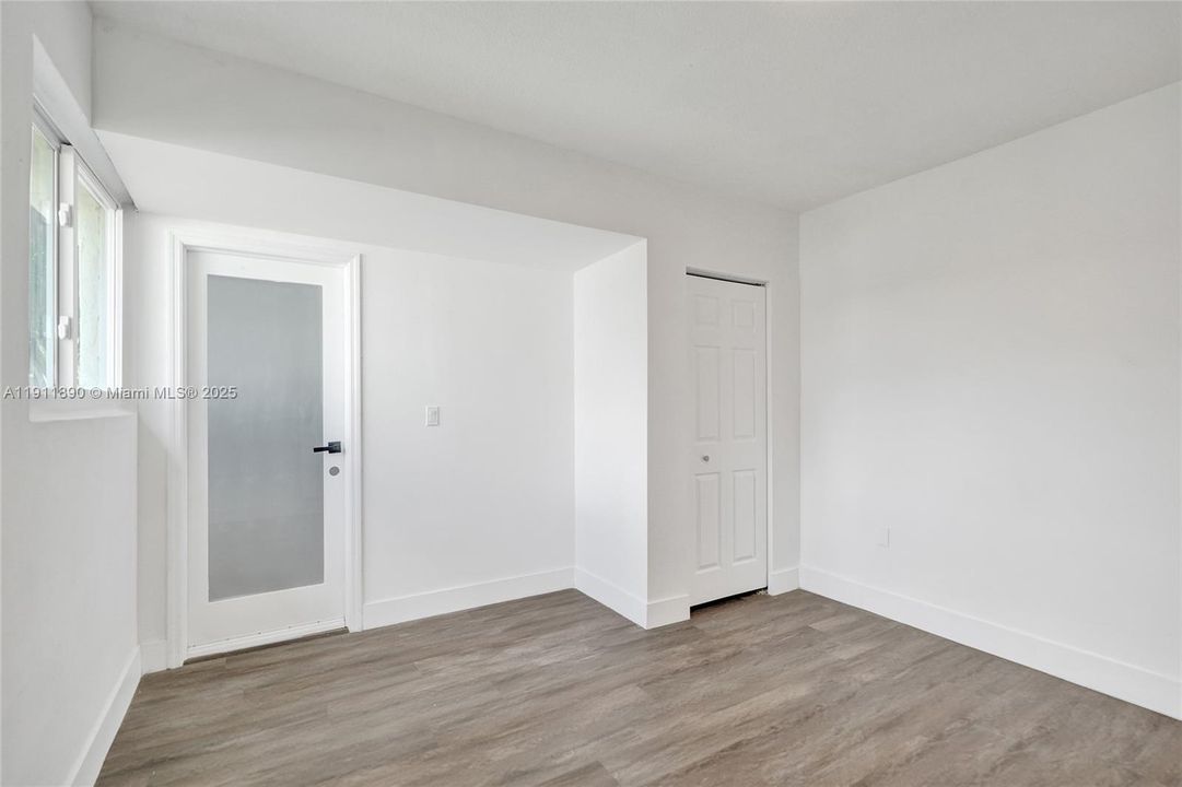 合同活跃: $560,000 (4 贝兹, 2 浴室, 1424 平方英尺)