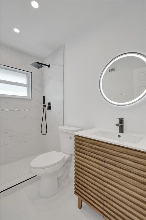 合同活跃: $560,000 (4 贝兹, 2 浴室, 1424 平方英尺)