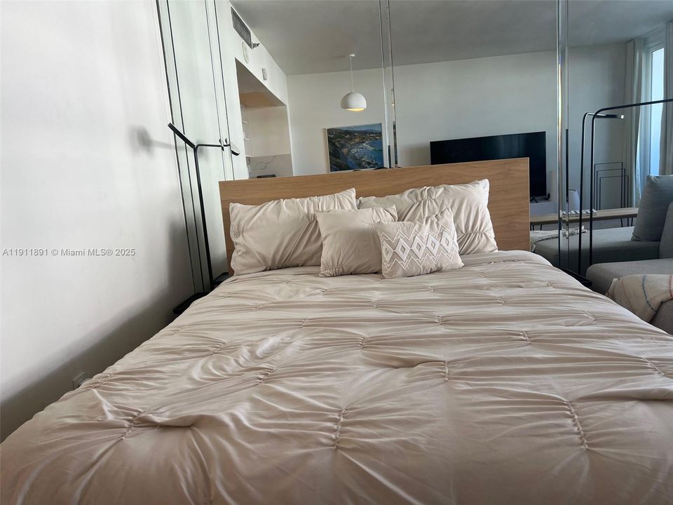 For Sale: $429,999 (0 beds, 1 baths, 550 Square Feet)