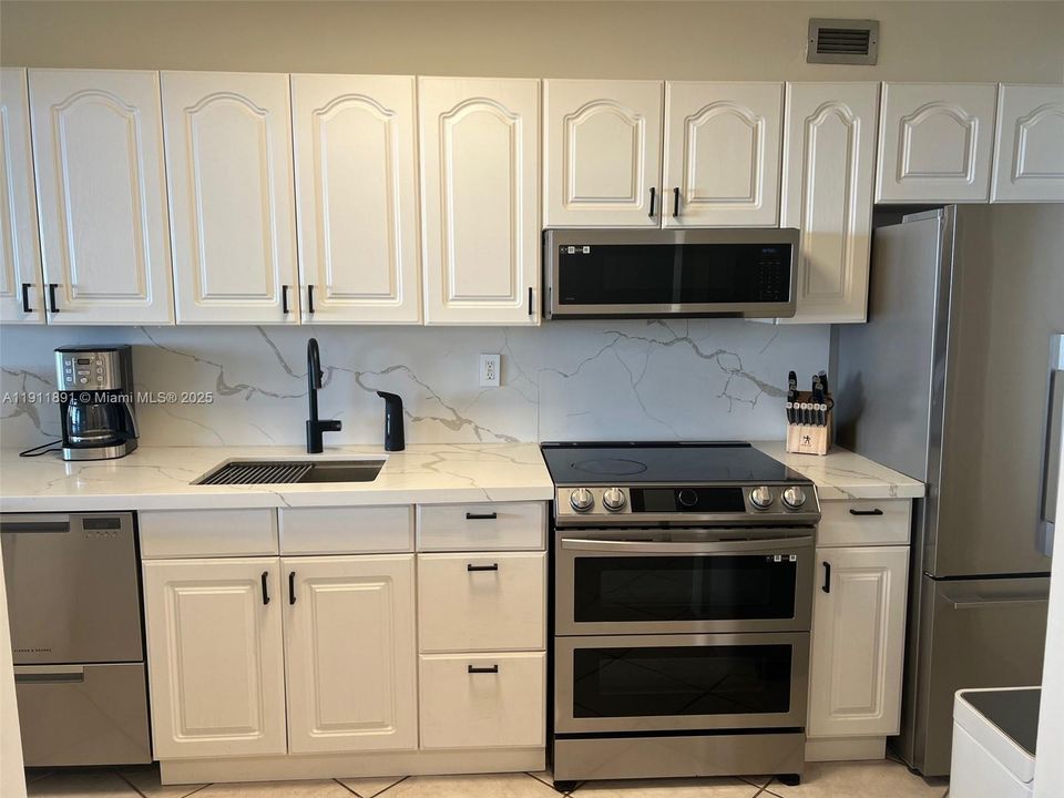 For Sale: $429,999 (0 beds, 1 baths, 550 Square Feet)