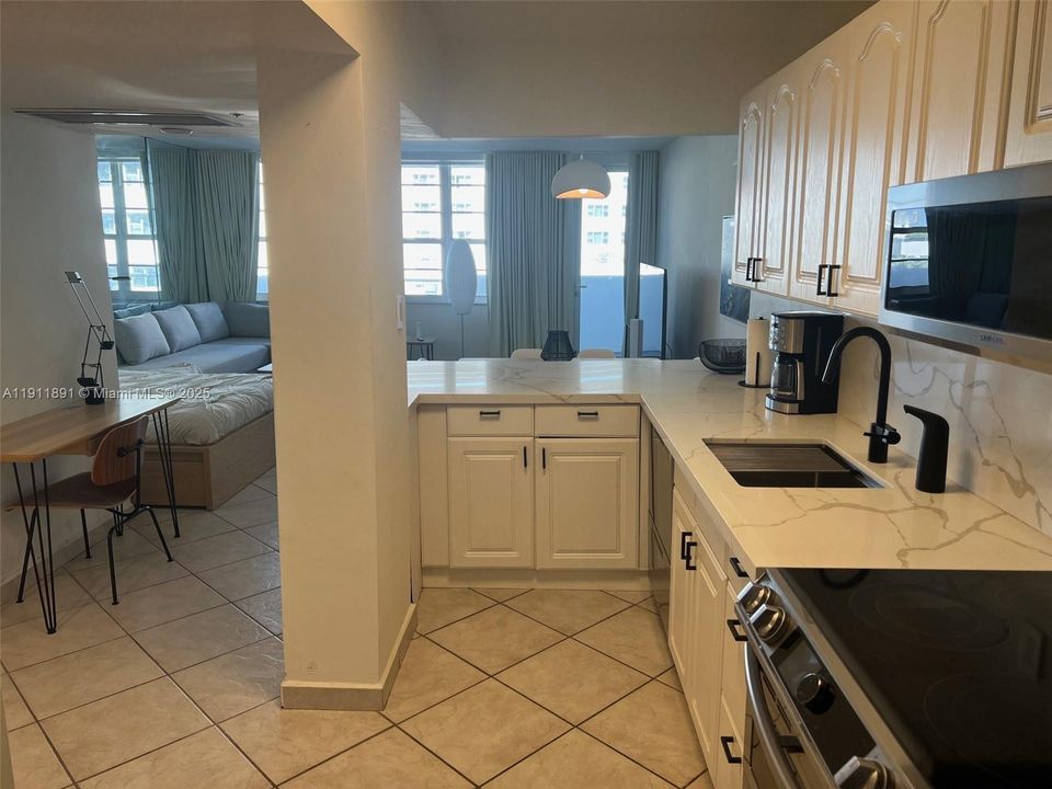 For Sale: $429,999 (0 beds, 1 baths, 550 Square Feet)