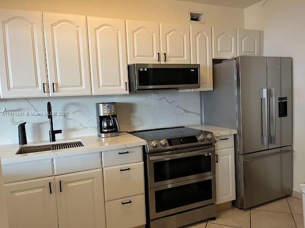 For Sale: $429,999 (0 beds, 1 baths, 550 Square Feet)