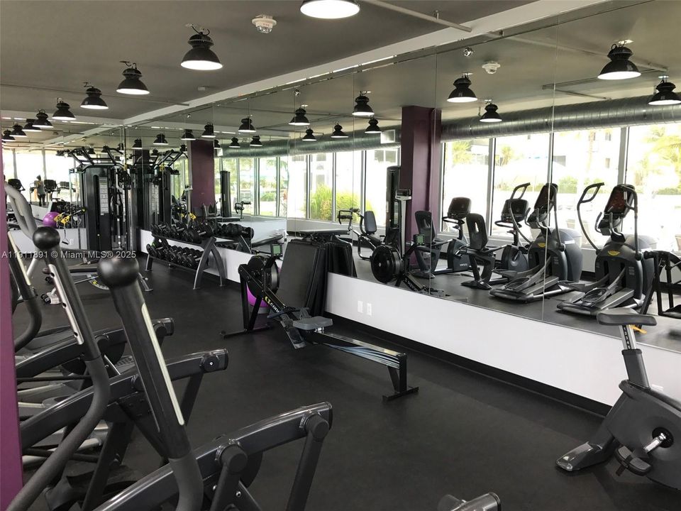 For Sale: $429,999 (0 beds, 1 baths, 550 Square Feet)