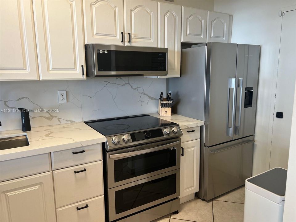 For Sale: $429,999 (0 beds, 1 baths, 550 Square Feet)