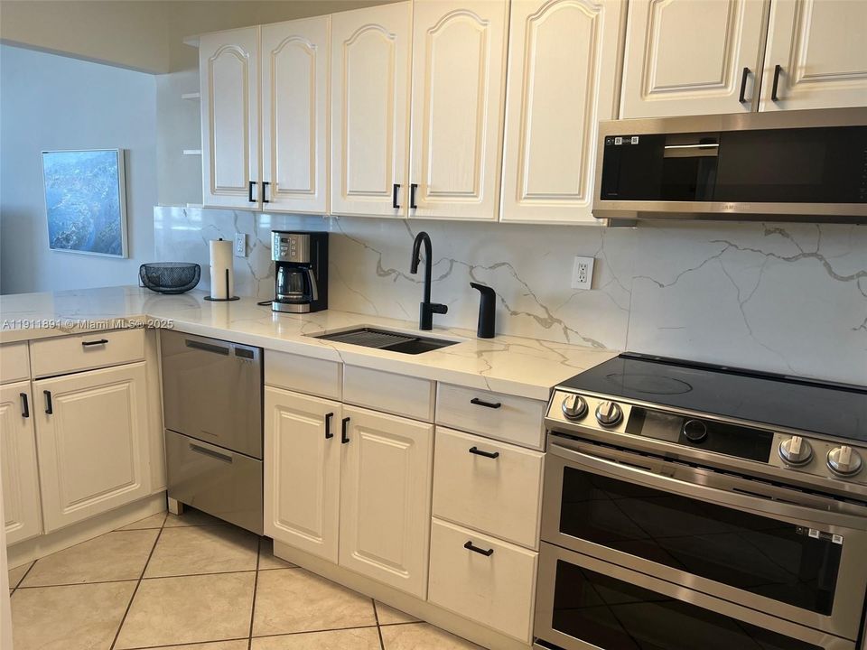 For Sale: $429,999 (0 beds, 1 baths, 550 Square Feet)