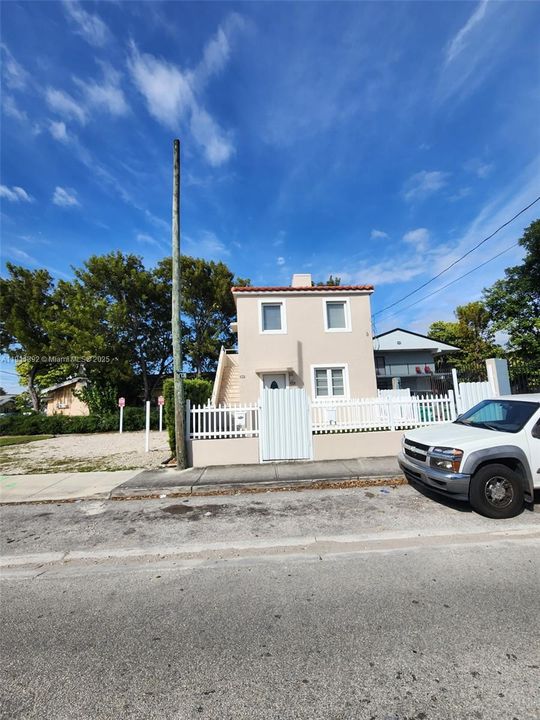 For Sale: $1,179,000 (0 beds, 0 baths, 1140 Square Feet)