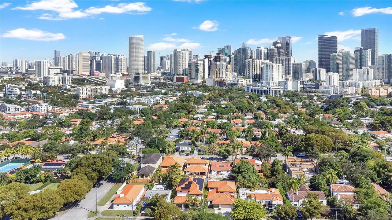 合同活跃: $13,500 (5 贝兹, 4 浴室, 3538 平方英尺)