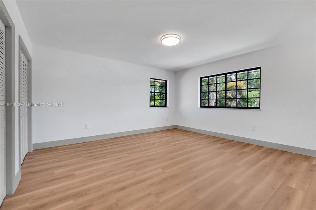 合同活跃: $13,500 (5 贝兹, 4 浴室, 3538 平方英尺)