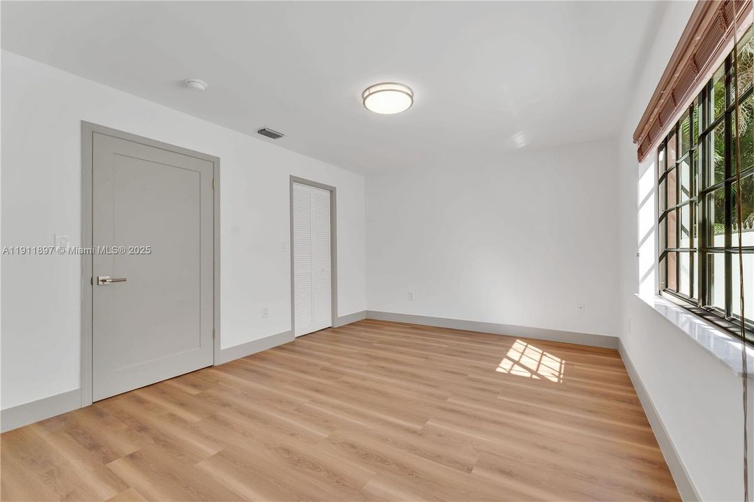 合同活跃: $13,500 (5 贝兹, 4 浴室, 3538 平方英尺)