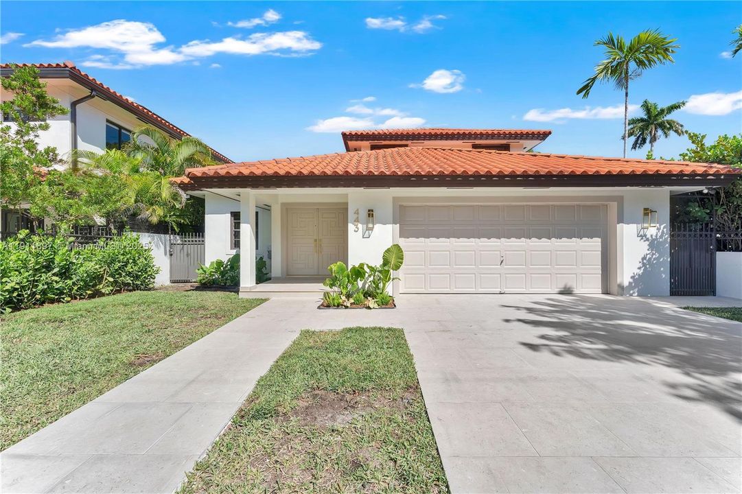 合同活跃: $13,500 (5 贝兹, 4 浴室, 3538 平方英尺)