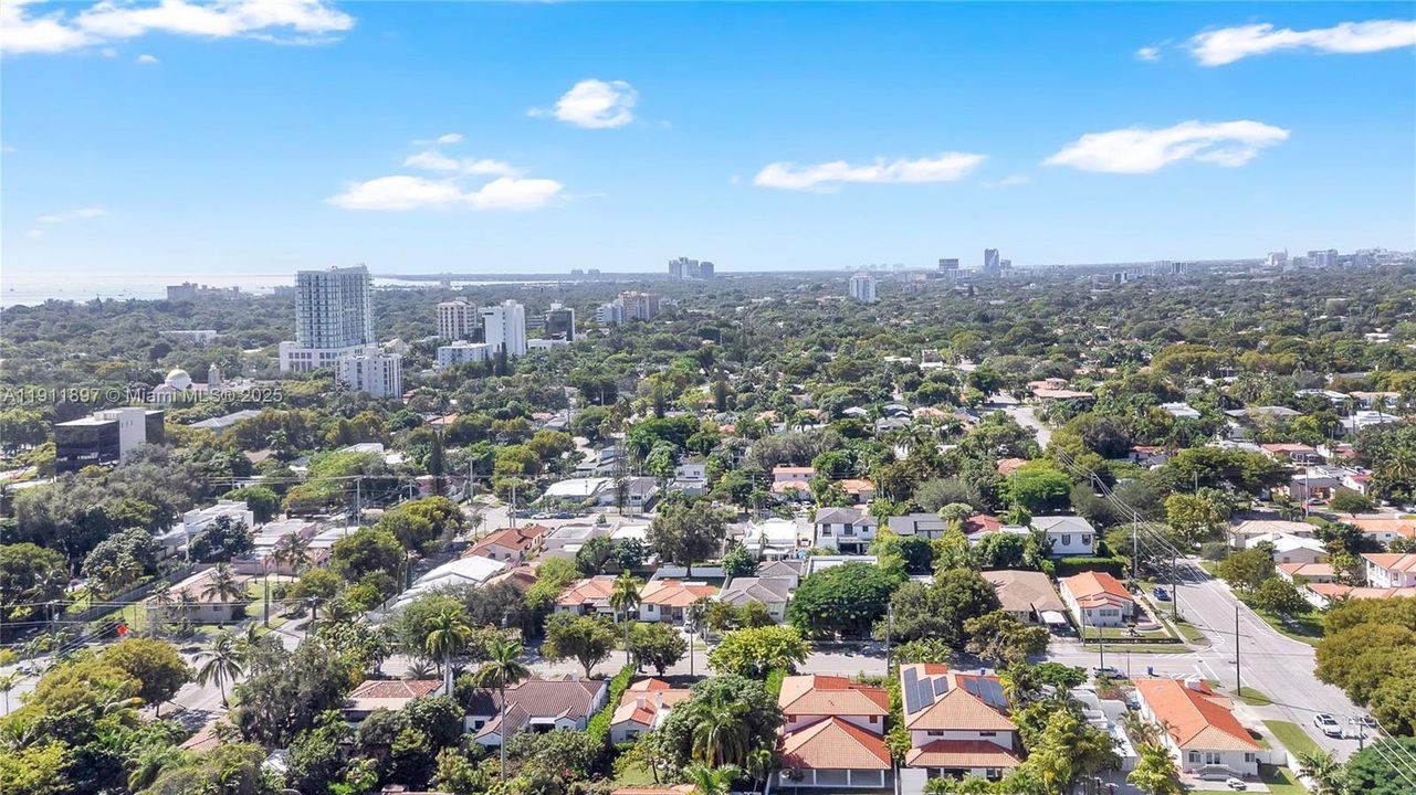 合同活跃: $13,500 (5 贝兹, 4 浴室, 3538 平方英尺)