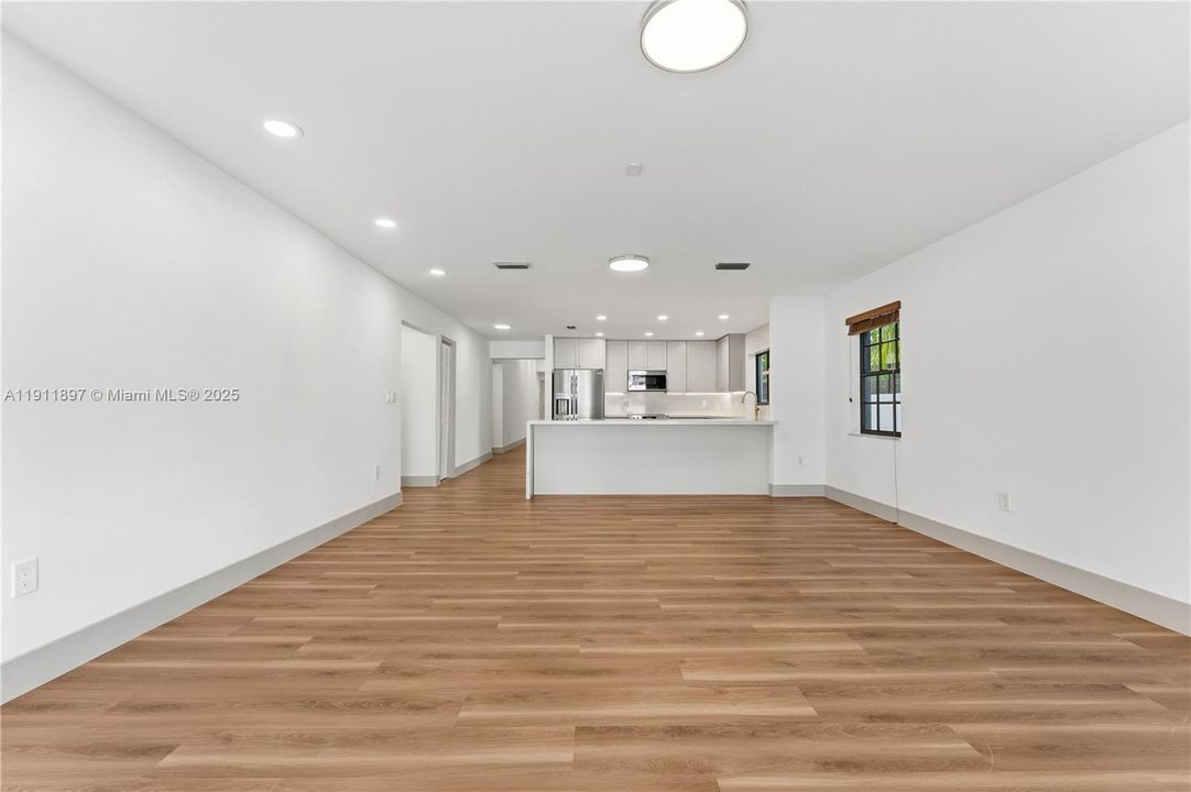 合同活跃: $13,500 (5 贝兹, 4 浴室, 3538 平方英尺)