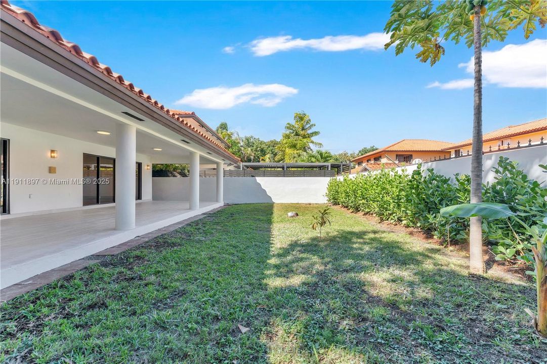 合同活跃: $13,500 (5 贝兹, 4 浴室, 3538 平方英尺)