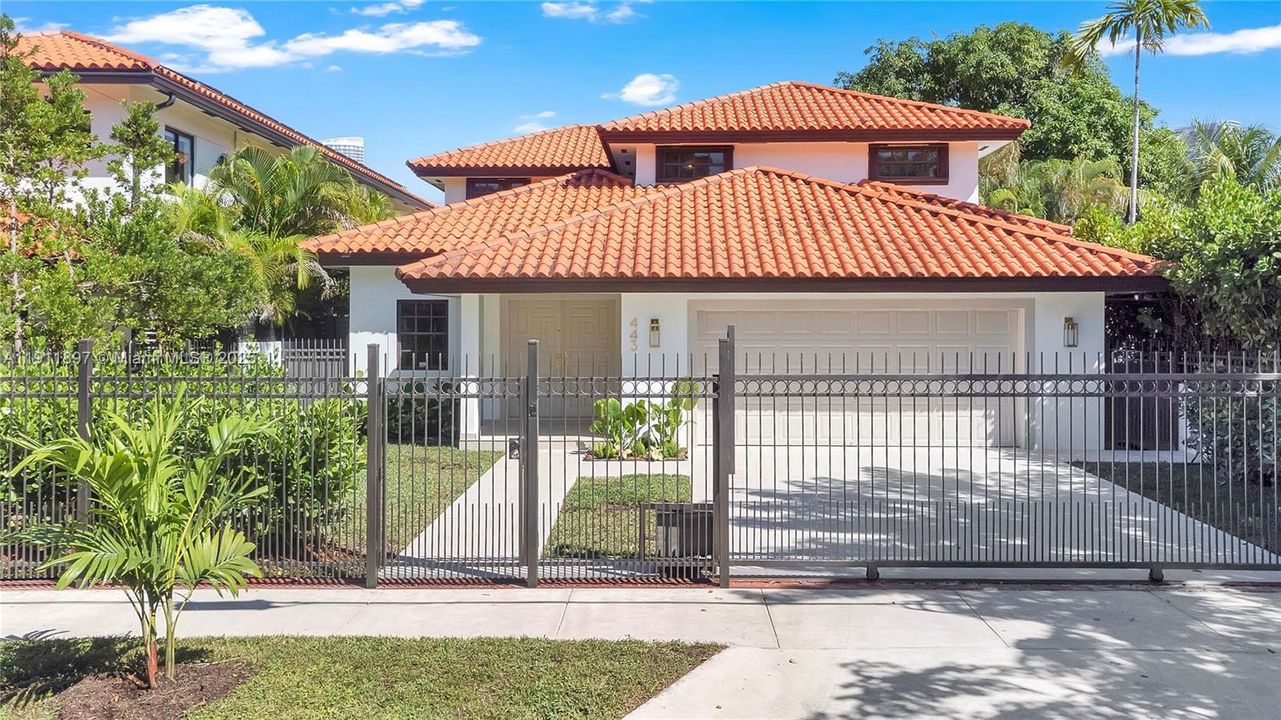 合同活跃: $13,500 (5 贝兹, 4 浴室, 3538 平方英尺)