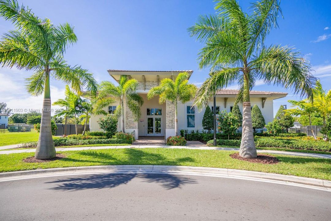 For Rent: $3,200 (3 beds, 3 baths, 1328 Square Feet)