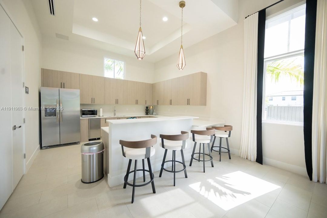 For Rent: $3,200 (3 beds, 3 baths, 1328 Square Feet)