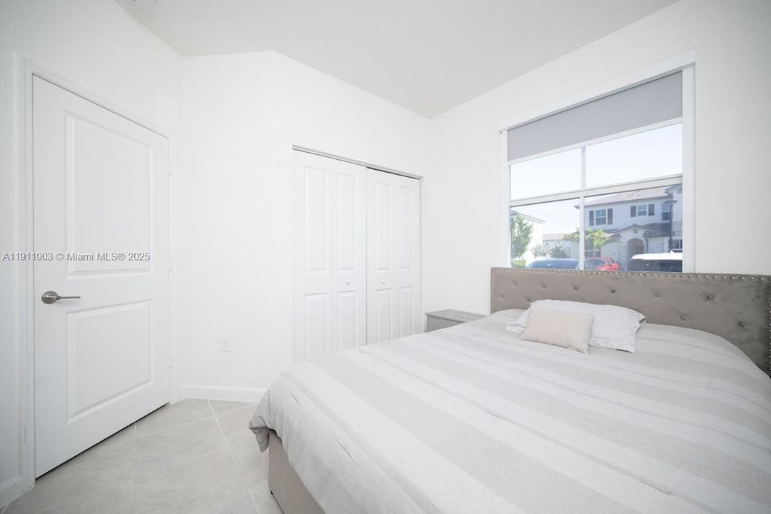 For Rent: $3,200 (3 beds, 3 baths, 1328 Square Feet)