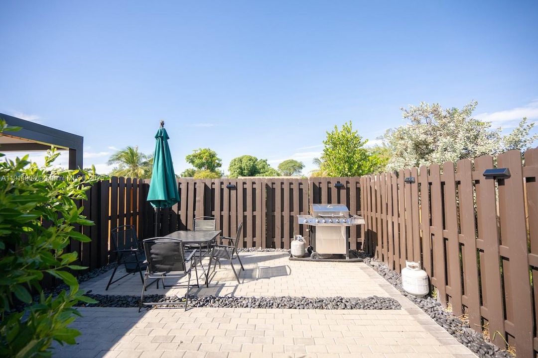 For Rent: $3,200 (3 beds, 3 baths, 1328 Square Feet)