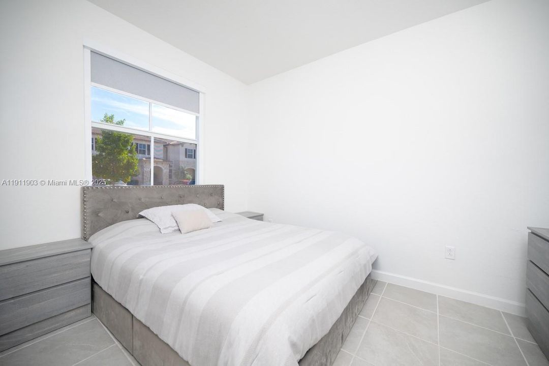 For Rent: $3,200 (3 beds, 3 baths, 1328 Square Feet)