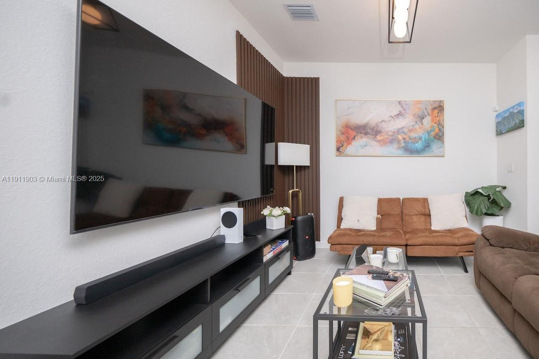 For Rent: $3,200 (3 beds, 3 baths, 1328 Square Feet)