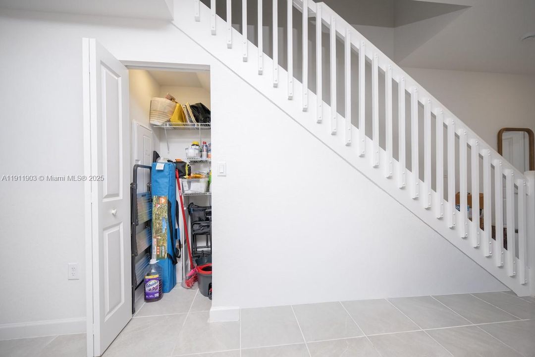 For Rent: $3,200 (3 beds, 3 baths, 1328 Square Feet)