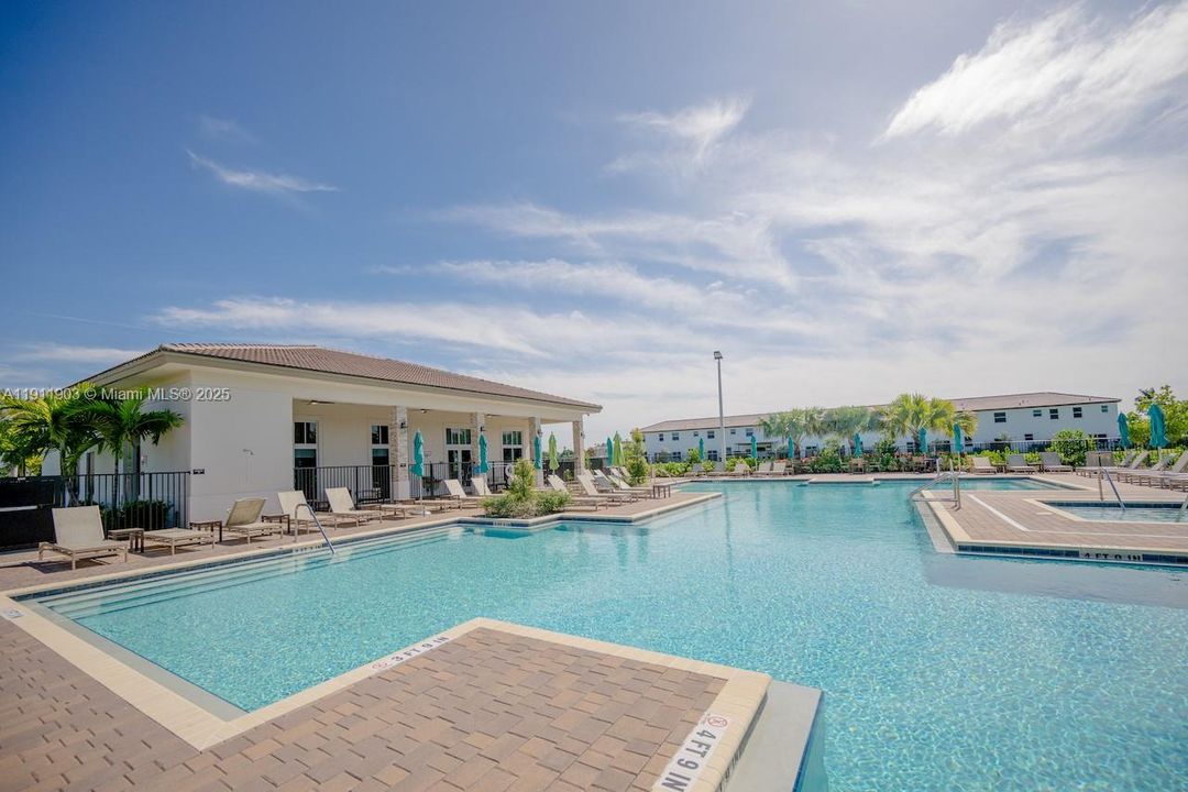 For Rent: $3,200 (3 beds, 3 baths, 1328 Square Feet)