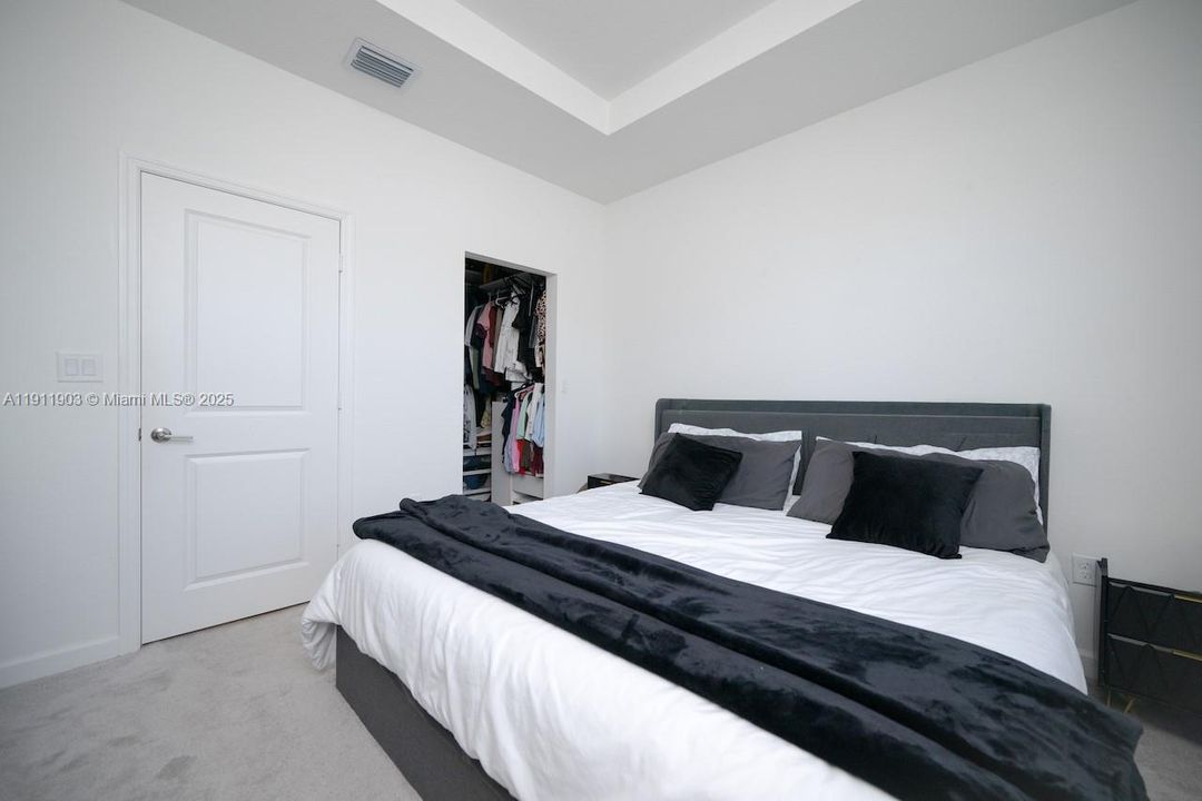 For Rent: $3,200 (3 beds, 3 baths, 1328 Square Feet)