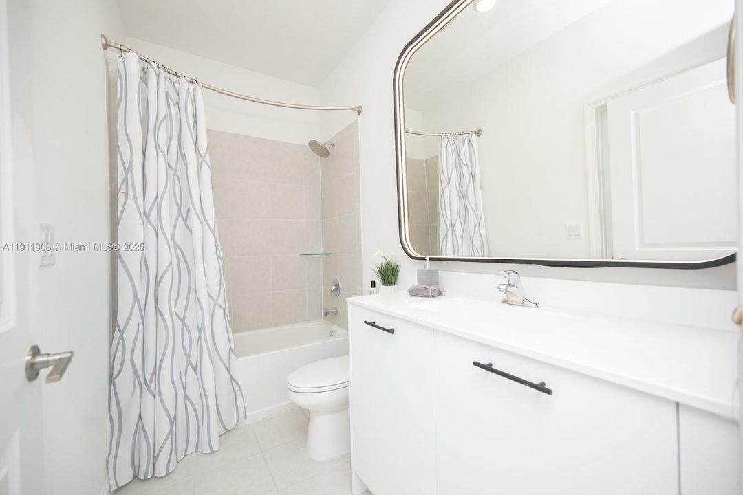 For Rent: $3,200 (3 beds, 3 baths, 1328 Square Feet)