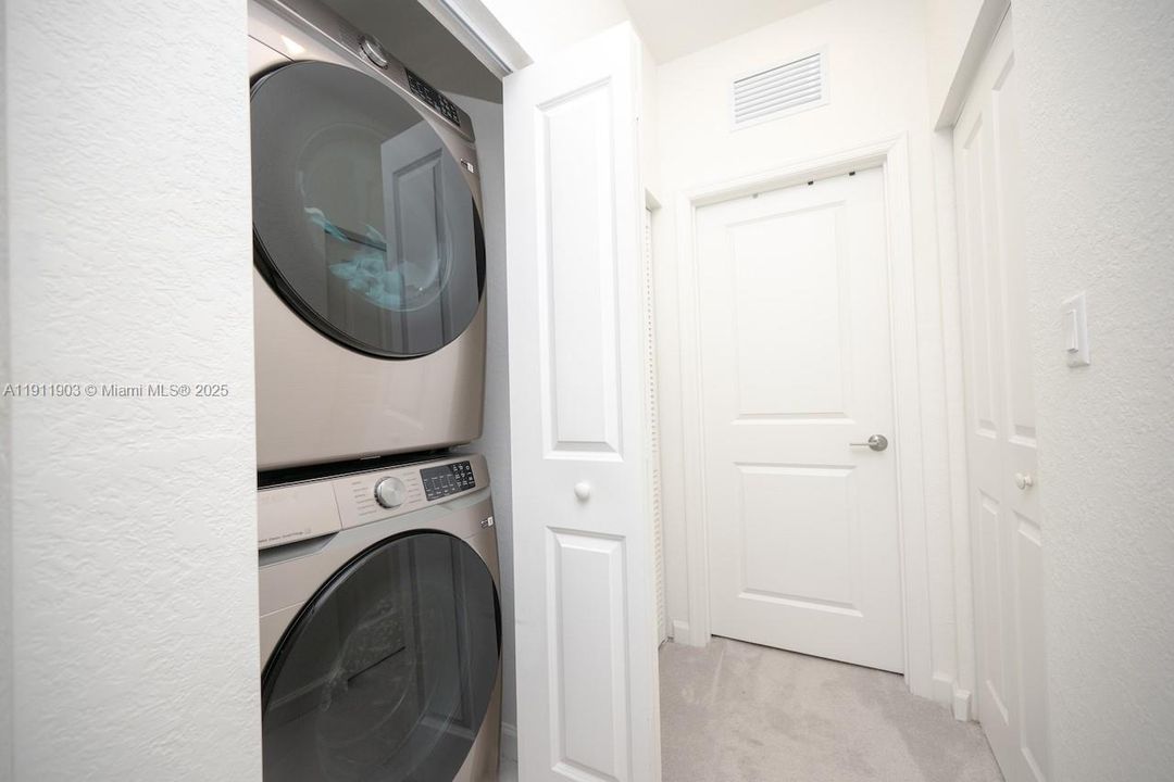 For Rent: $3,200 (3 beds, 3 baths, 1328 Square Feet)