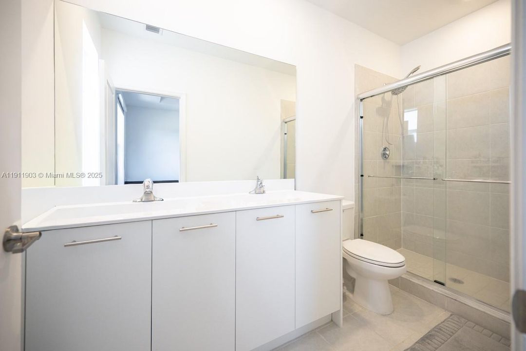 For Rent: $3,200 (3 beds, 3 baths, 1328 Square Feet)