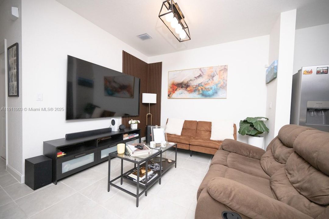 For Rent: $3,200 (3 beds, 3 baths, 1328 Square Feet)