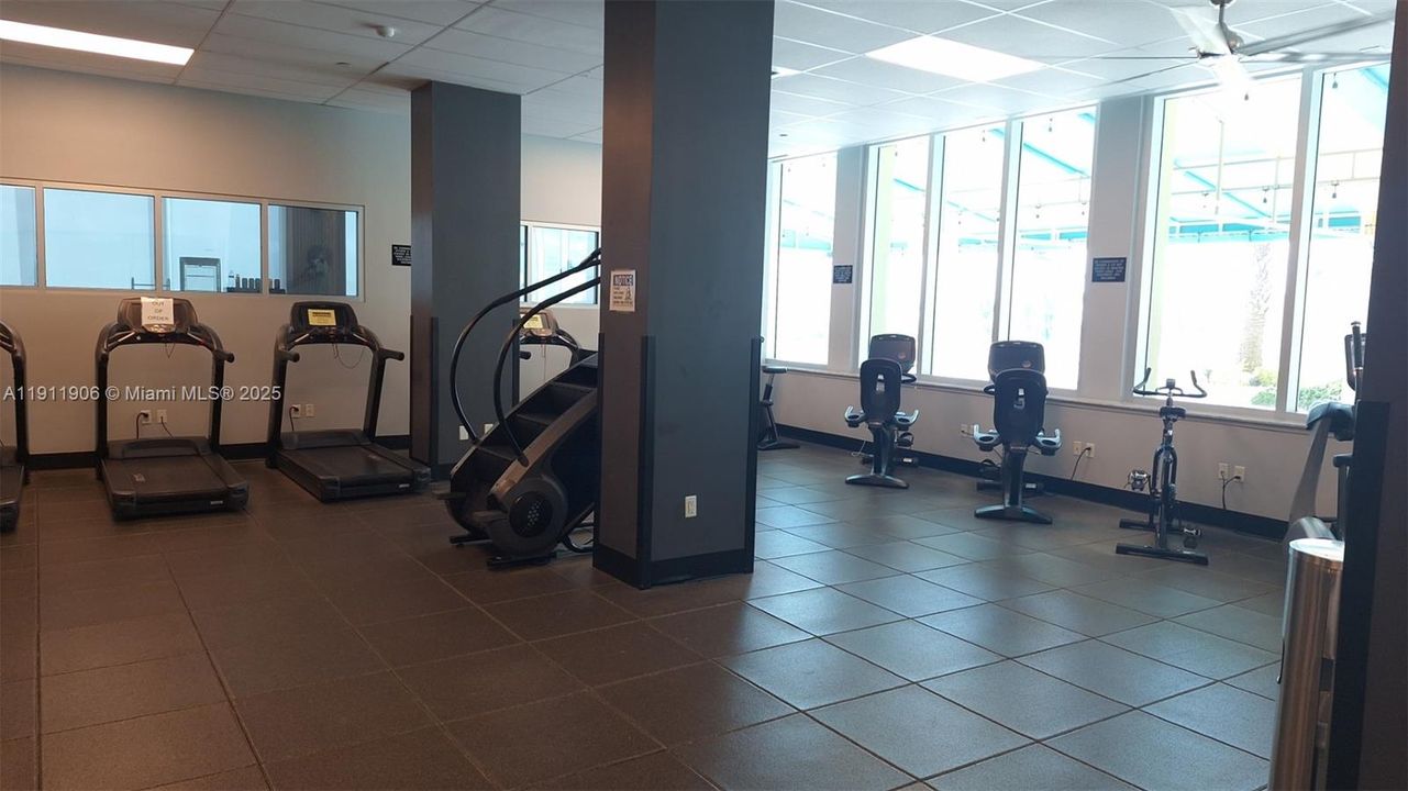 For Sale: $285,000 (0 beds, 1 baths, 590 Square Feet)