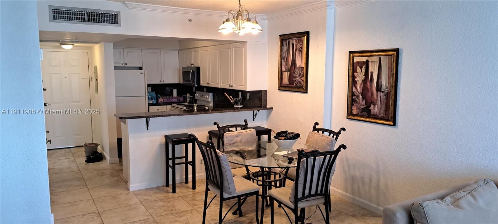 For Sale: $285,000 (0 beds, 1 baths, 590 Square Feet)