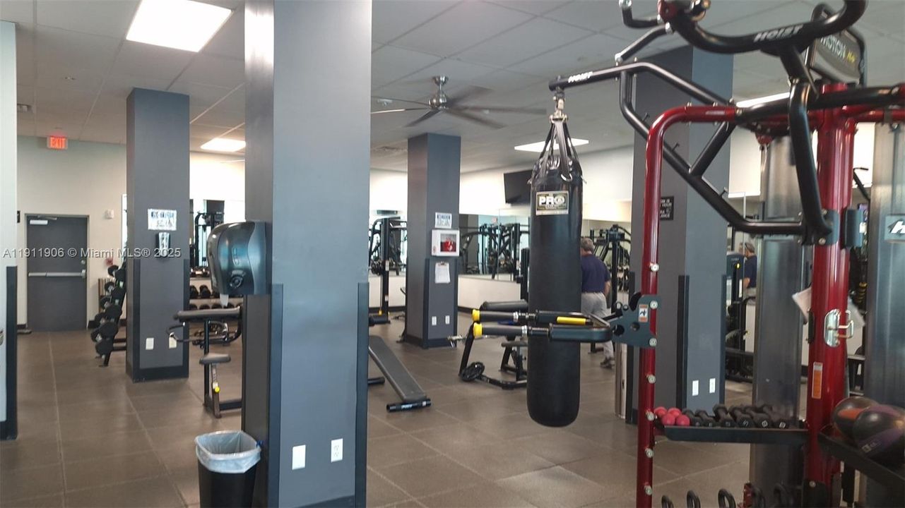 For Sale: $285,000 (0 beds, 1 baths, 590 Square Feet)