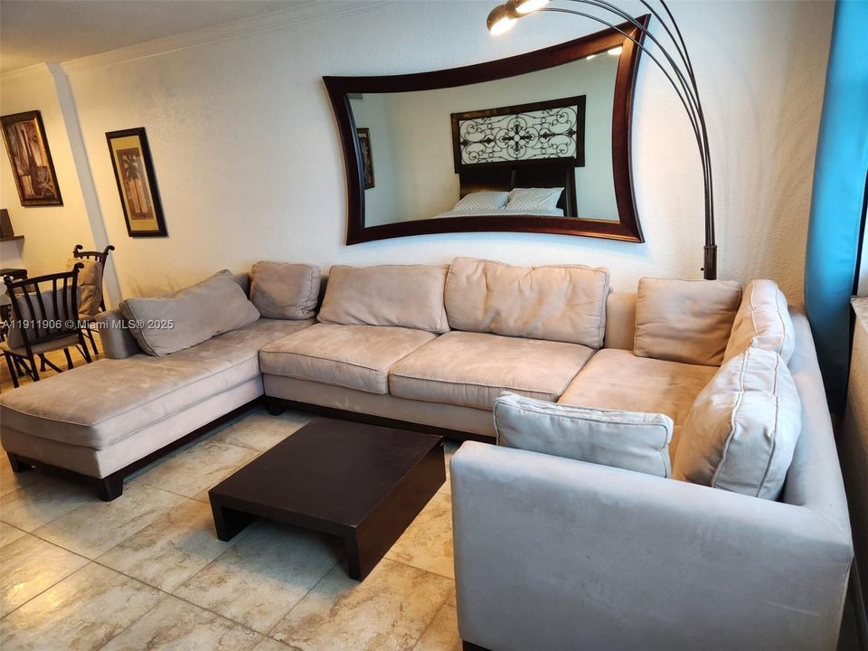 For Sale: $285,000 (0 beds, 1 baths, 590 Square Feet)