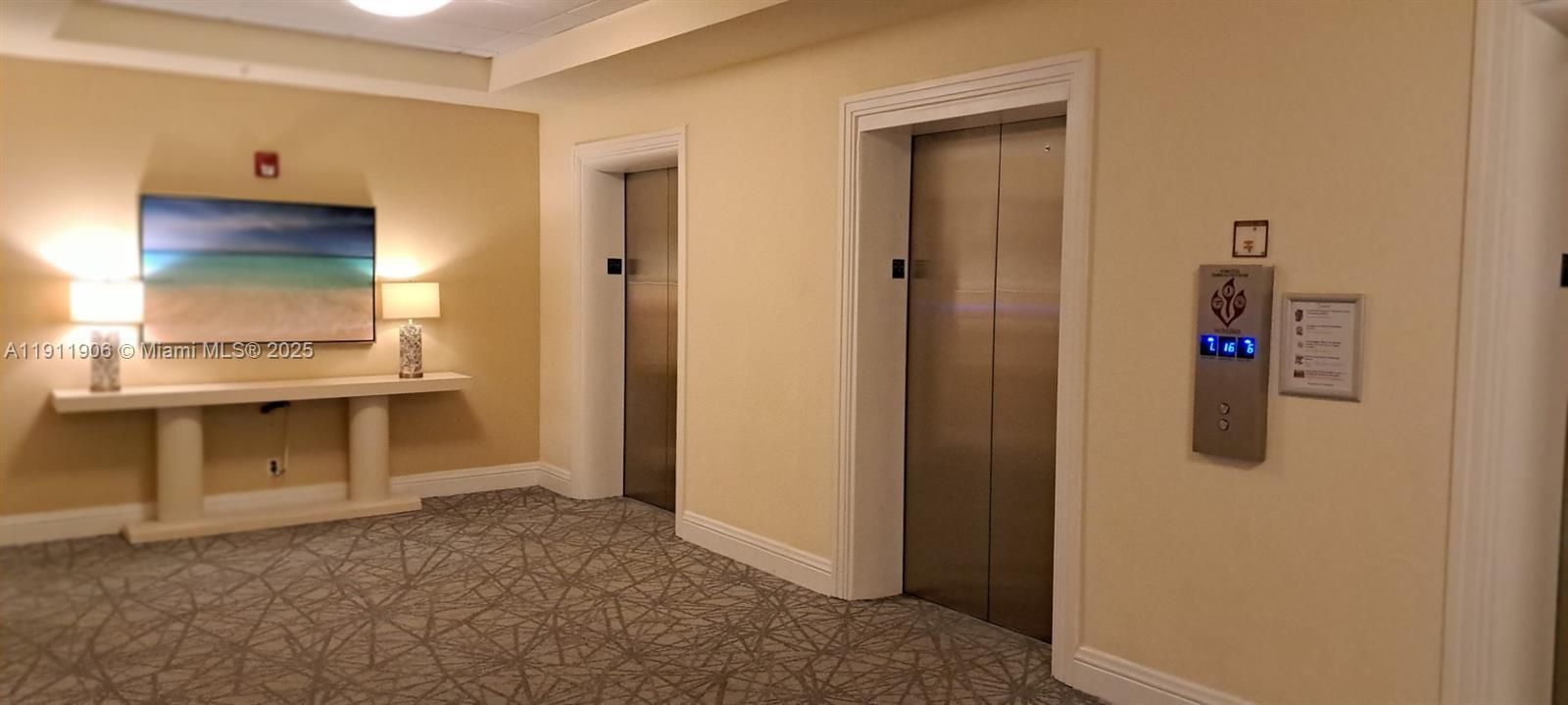 For Sale: $285,000 (0 beds, 1 baths, 590 Square Feet)