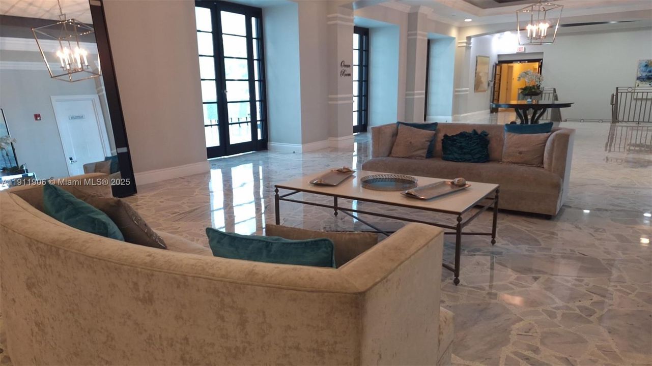 For Sale: $285,000 (0 beds, 1 baths, 590 Square Feet)