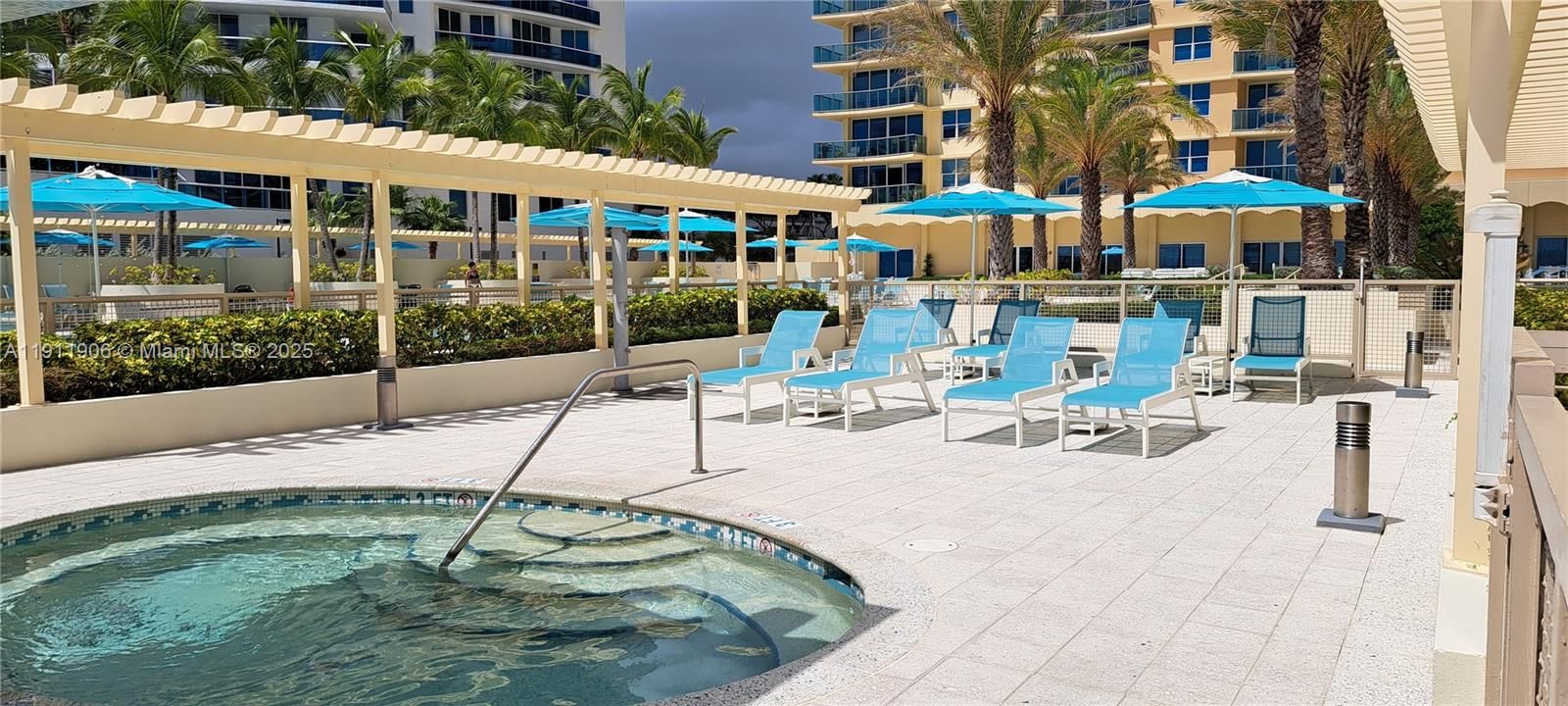 For Sale: $285,000 (0 beds, 1 baths, 590 Square Feet)