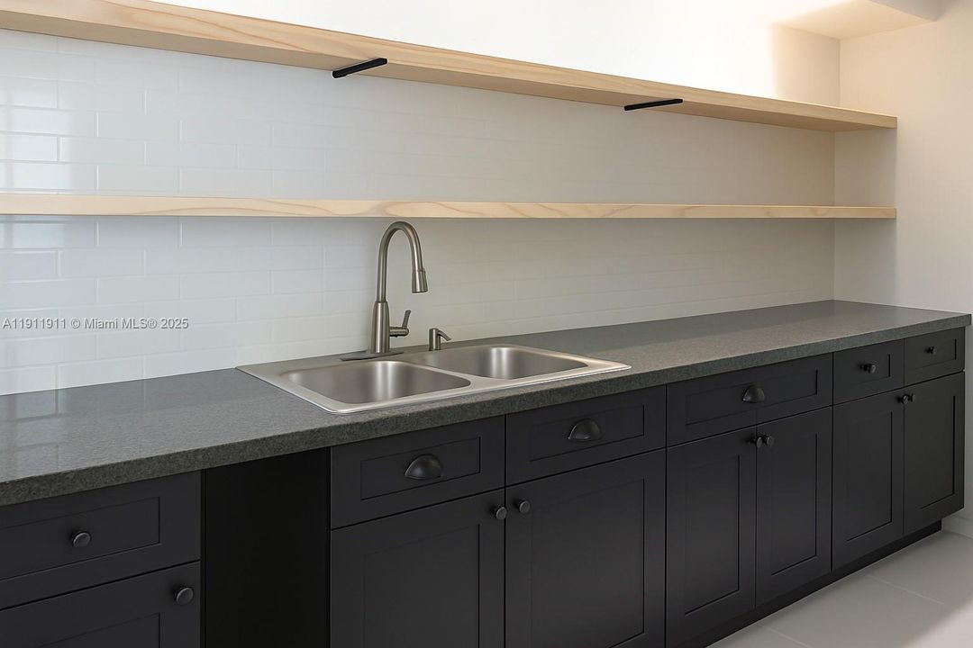 For Sale: $315,000 (1 beds, 1 baths, 890 Square Feet)