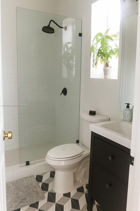 For Sale: $315,000 (1 beds, 1 baths, 890 Square Feet)