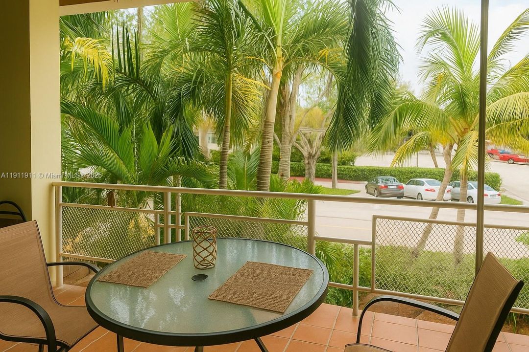 For Sale: $315,000 (1 beds, 1 baths, 890 Square Feet)