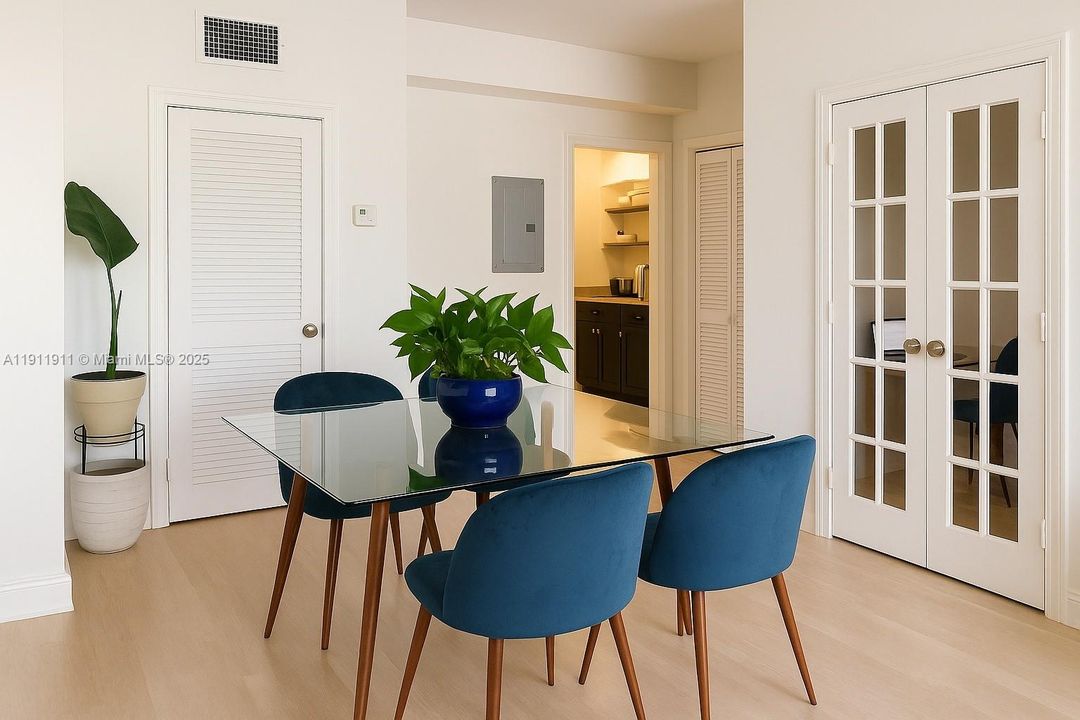 For Sale: $315,000 (1 beds, 1 baths, 890 Square Feet)