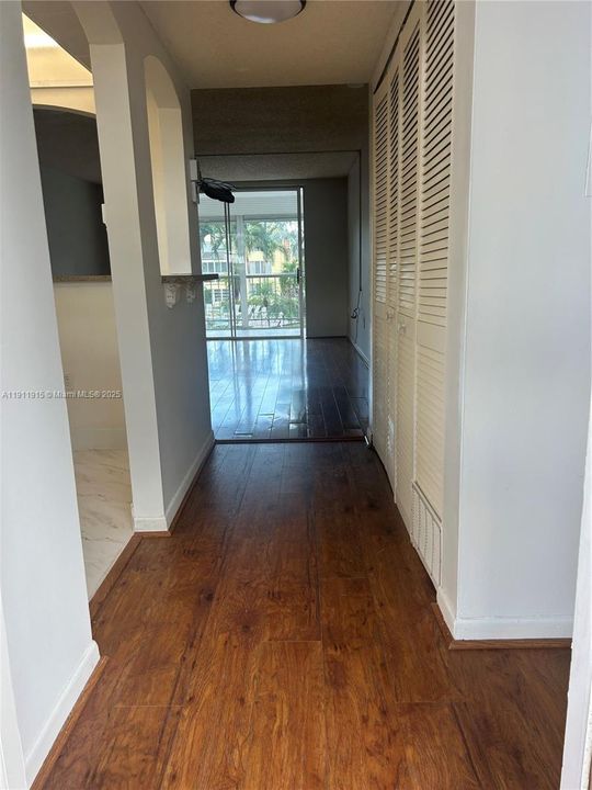 For Rent: $1,500 (1 beds, 1 baths, 720 Square Feet)