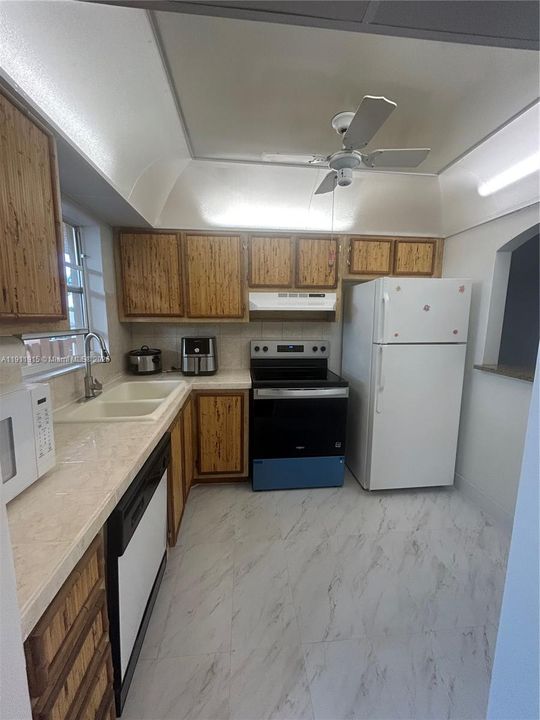 For Rent: $1,500 (1 beds, 1 baths, 720 Square Feet)