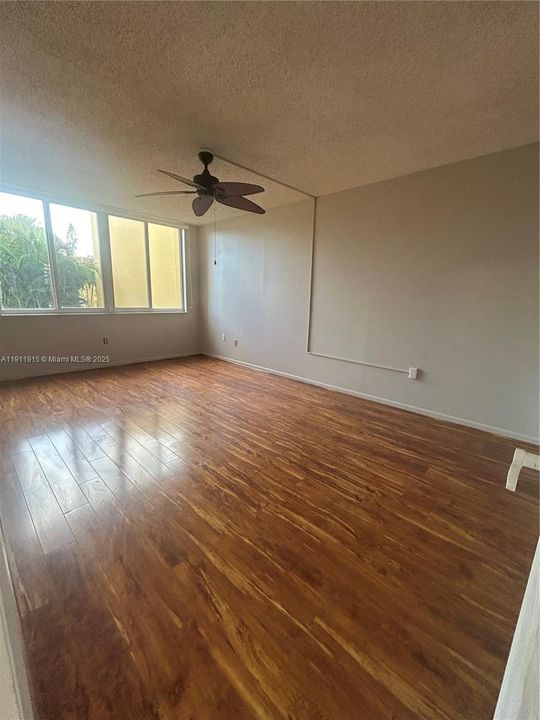 For Rent: $1,500 (1 beds, 1 baths, 720 Square Feet)